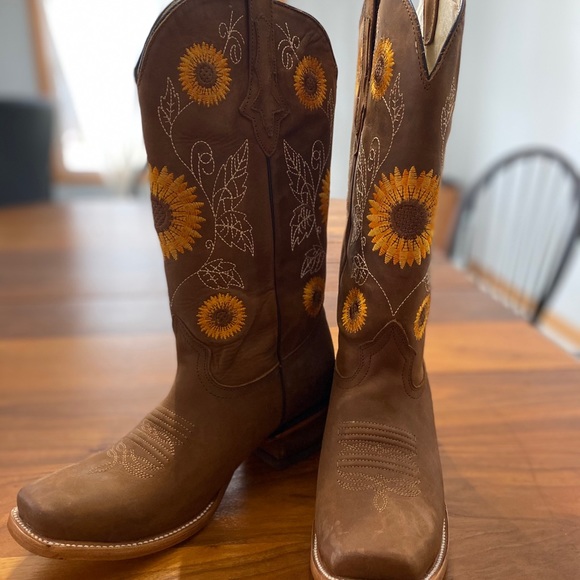 Women Cowboy Boots - Picture 1 of 5